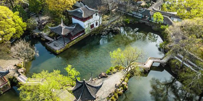 苏州年轻人逛吃陪玩导游 · 本地土著带你穿巷子找美食 · 园林/平江路/双塔市集/金鸡湖 · 全程陪同讲解