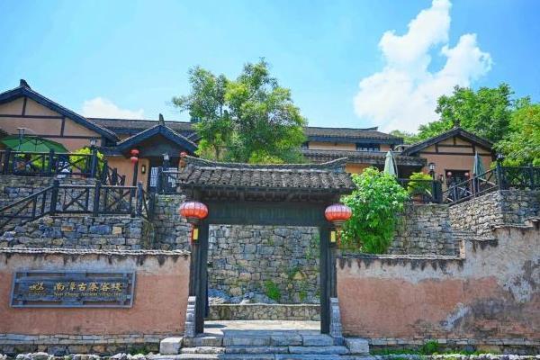 8月襄阳南漳春秋寨景区恢复营业