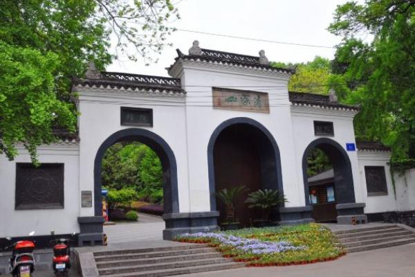侯氏山滑雪场开放时间_侯氏山滑雪场位置交通_侯氏山滑雪场住宿