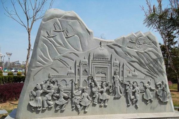 银川新月广场旅游攻略